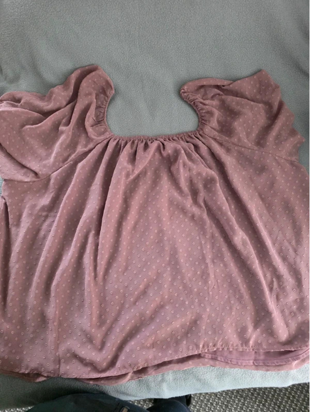 Torrid women’s Swiss dot puff sleeve blouse size 3 mauve